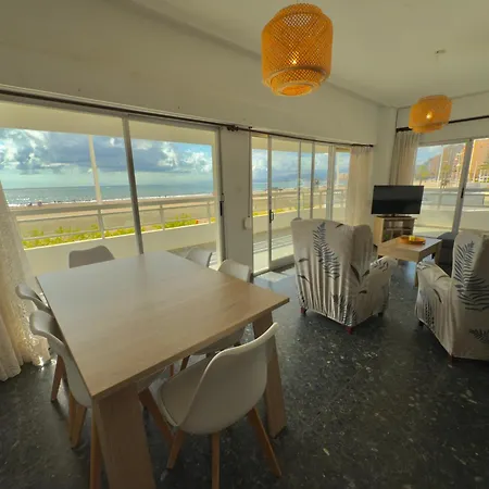 Beachfront Terrace - Apartament *