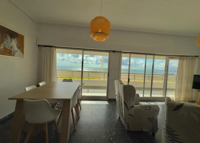 Beachfront Terrace - * 쿠엘라