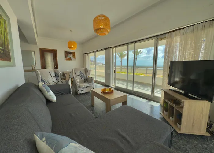 Beachfront Terrace - 쿠엘라