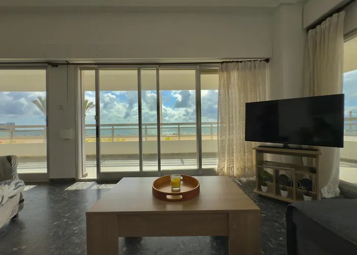 Beachfront Terrace - 쿠엘라
